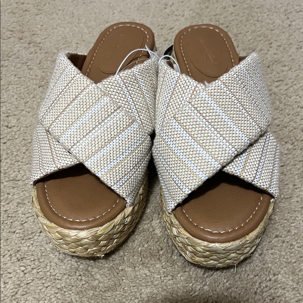 Universal Thread Tan Woven Espadrille Sandals